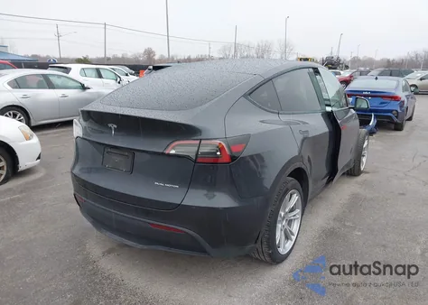 2024 Tesla Model Y Long Range Dual Motor All-Wheel Drive z USA, uszkodzony, nr VIN 7SAYGDEE9RA265508